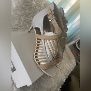 Barley-worn woman's shoes 👠